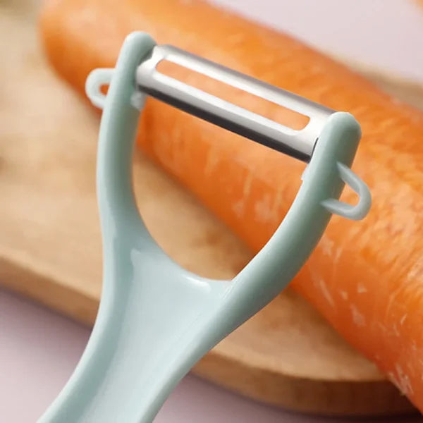 Vegetable Peeler with Stainless Steel Blade – Random Color